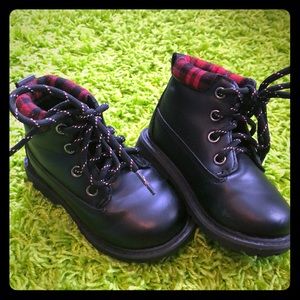 OshKosh Boots - Size 6, Like New!